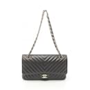 Chanel Chevron V-Stitch Schultertasche