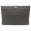 Chanel Boy Chanel Deuxième Sac Pochette en Cuir Caviar Noir