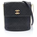 Bolso de hombro de perla falsa Matelassé Chanel