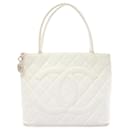 Bolsa tote Chanel Reprint em couro caviar branco