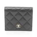 Portefeuille classique matelassé Chanel petit