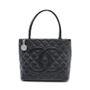 Sac tote en peau de caviar Chanel