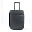 Valise Louis Vuitton Taiga Pegase 45 en Ardoise M23302