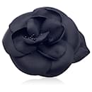 Broche épingle en satin noir vintage fleur Camélia - Chanel