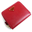 Billetera bi-fold Triangle Saffiano de Prada