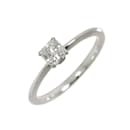 Anello in diamante T True di Tiffany & Co.