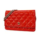 Cartera de hombro de cuero patentado rojo Chanel