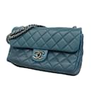 Bolso de hombro de cuero azul Chanel