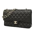 Bolso de hombro de cuero caviar negro Chanel