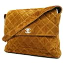 Chanel Schultertasche aus braunem Wildleder