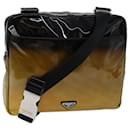 Prada Schultertasche aus schwarzem Lackleder Auth Mr104