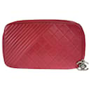 Bolsa de ombro Chanel Coco Boy em couro de bezerro vermelho