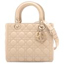 Bolsa tote Lady Dior Medium em couro de cordeiro Cannage 2 maneiras areia