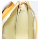 LOUIS VUITTON Poche Motto Monogram Vernis Amarelo Limão M91059 LV Auth 97374 - Louis Vuitton