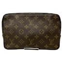 Clutch de Necessaire Monograma Louis Vuitton