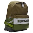 Mochila de nylon laranja com logo refletivo e alça greca da Versace