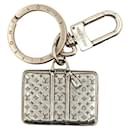 Louis Vuitton Metal Sirius Travel Key Holder Bag Charm M62717