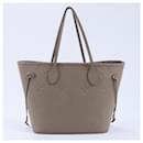 Bolsa Neverfull MM em Monogram Empreinte Louis Vuitton em taupe M45686
