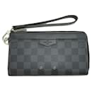 Louis Vuitton Zippy Dragonne