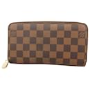 Louis Vuitton Zippy wallet