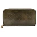 Louis Vuitton Zippy wallet