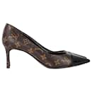  Louis Vuitton Monogram Pointed Pumps in Brown Leather