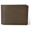 Louis Vuitton Taiga Leather Wallet M30428