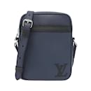 Bolsa de Ombro Louis Vuitton Taurillon Danube M55168