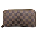 Louis Vuitton Zippy wallet