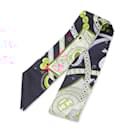 Foulard Hermès Twilly Dame de Coeur en soie avec strass
