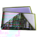Très rare foulard HERMES pointu géant intitulé PANI LA SHAR PAWNEE" - Créateur Oliver Kermit - vendu dans sa boîte, papier de soie et bolduc d'origine - coloris : madras - dimensions 140 x 108 x 108 x 68 en taffetas de soie - INTROUVABLE À LA VENTE ! - Hermès