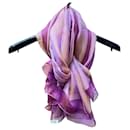 Châle en soie Hermès en rose, violet et jaune