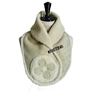 LOUIS VUITTON Shearling Scarf LV Snug superb TBE Almost new condition M79739 - Louis Vuitton