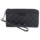 Louis Vuitton Zippy Dragonne