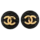 VINTAGE BOUCLES D'OREILLES CHANEL RONDES LOGO CC MATELASSE NOIR A CLIPS EARRINGS - Chanel