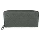 Louis Vuitton Zippy Wallet in Black Taurillon Leather