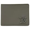Louis Vuitton Portefeuille Multiple Aerogram Bi-fold Wallet