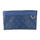 Pochette Rama Taiga Cobalt Louis Vuitton