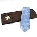 Gravata de seda Louis Vuitton em azul claro
