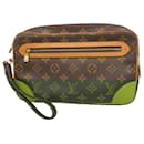 Bolsa Clutch Marly Dragonne GM Monograma Louis Vuitton