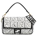 Fendi Blanc Joshua Vides Ciel de Californie Moyen Sac Baguette Embossé