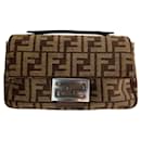 Sac à bandoulière Fendi Chenille Vitello Seta FF midi Chain Baguette Sand