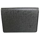 Louis Vuitton Taiga Envelope Carte de Visite NM M64595