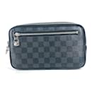 Bolsa Clutch Alpha Damier Graphite Louis Vuitton