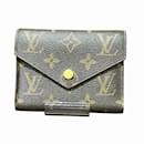 Portefeuille bi-fold Victorine Monogram Louis Vuitton