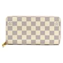 Louis Vuitton Zippy wallet