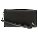 Louis Vuitton Zippy Dragonne