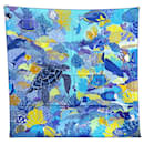 NEUF RARE FOULARD HERMES UNDER THE WAVES ALICE SHIRLEY SOIE BLEU BOITE NEW SCARF - Hermès