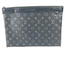 Bolsa Pochette Discovery Monogram Eclipse da Louis Vuitton