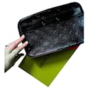 Louis Vuitton Monogram Shadow Trousse Poche Toilette GM Tasche black M68589